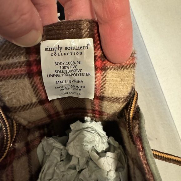 New in box Size 8 simply southern duck boots . - Picture 2 of 6